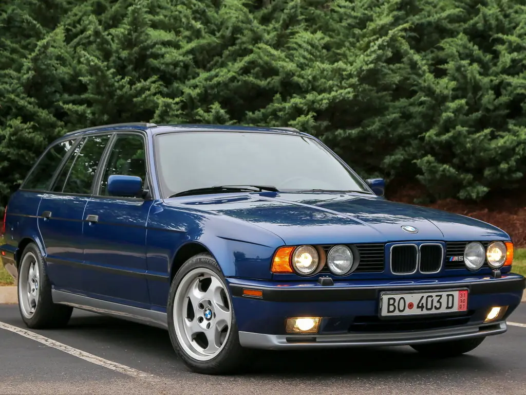 BMW M5 (E34/5S) 2 поколение, рестайлинг, универсал (03.1994 - 08.1995)